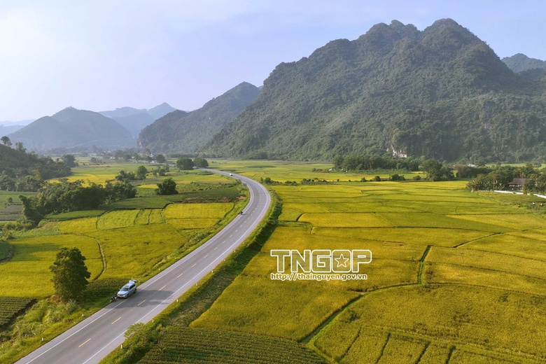 Khi hai mặt nước soi chung bầu trời- Ảnh 4. Khi hai mặt nước soi chung bầu trời- Ảnh 4.