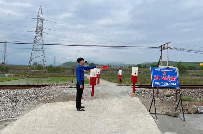 Quảng Ng&atilde;i: Đ&oacute;ng lối đi qua đường sắt từng xảy ra nhiều vụ tai nạn chết người- Ảnh 10.