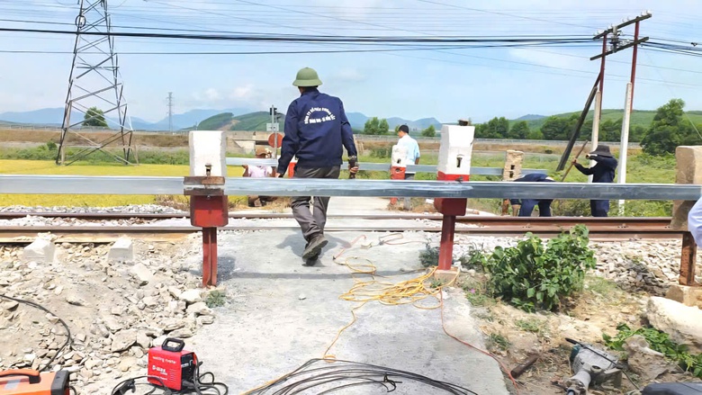 Quảng Ng&atilde;i: Đ&oacute;ng lối đi qua đường sắt từng xảy ra nhiều vụ tai nạn chết người- Ảnh 6.