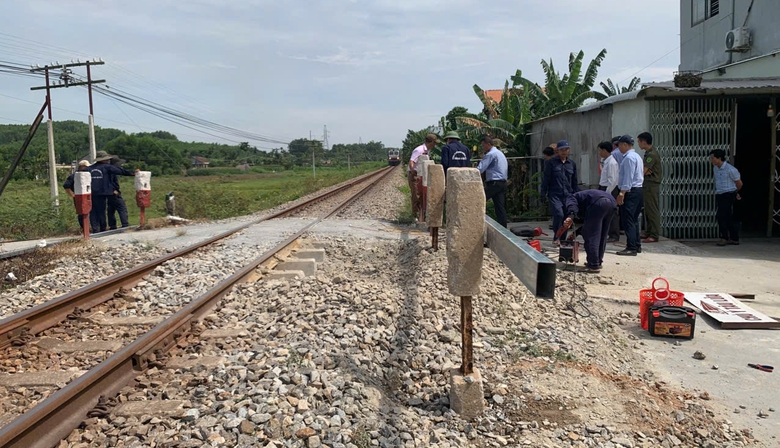 Quảng Ng&atilde;i: Đ&oacute;ng lối đi qua đường sắt từng xảy ra nhiều vụ tai nạn chết người- Ảnh 7.