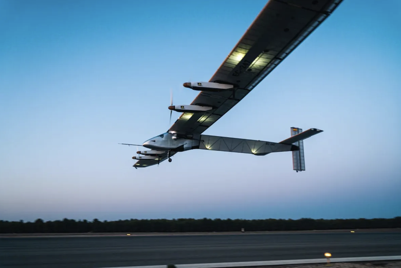 Ra mắt m&aacute;y bay khổng lồ c&oacute; thể bay cả th&aacute;ng kh&ocirc;ng cần tiếp nhi&ecirc;n liệu- Ảnh 1.