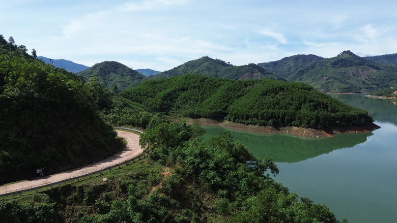 Quảng Ng&atilde;i kết nối cảng biển th&ocirc;ng thương cửa khẩu Việt L&agrave;o- Ảnh 2.
