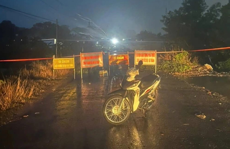 Phong tỏa, khắc phục sự cố sập mố cầu tr&ecirc;n đường d&acirc;n sinh ở Đồng Nai- Ảnh 2.