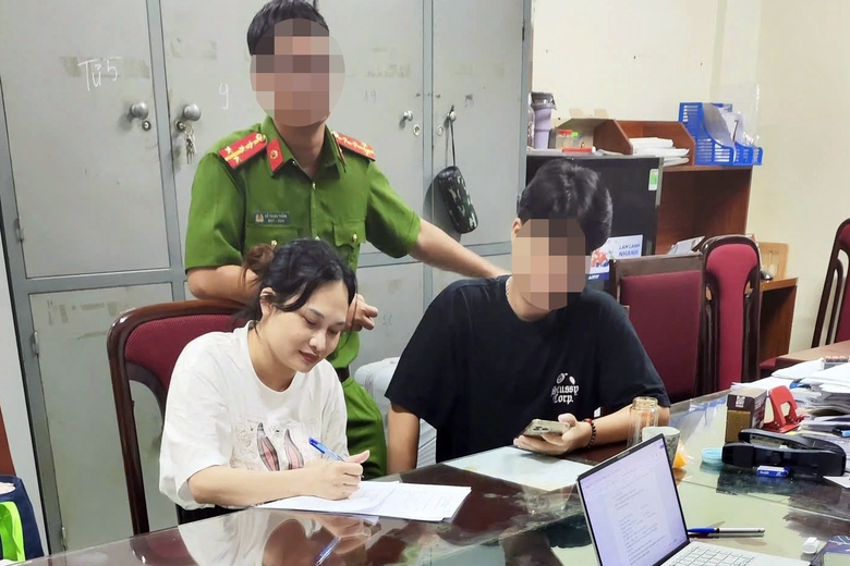 Vụ Mr Pips: Cảnh s&aacute;t dẫn giải Ng&ocirc; Thị Th&ecirc;u, vợ Mr Hunter từ Th&aacute;i Lan về Việt Nam- Ảnh 1.