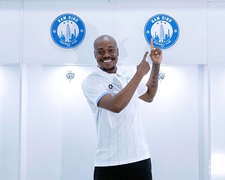 CLB Nam Định chi&ecirc;u mộ cầu thủ từng chơi b&oacute;ng tại Ngoại hạng Anh- Ảnh 1.