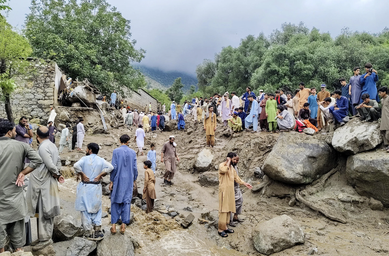 Mưa lớn g&acirc;y lũ qu&eacute;t, sạt lở khiến hơn 250 người thiệt mạng tại Pakistan v&agrave; Ấn Độ- Ảnh 1.