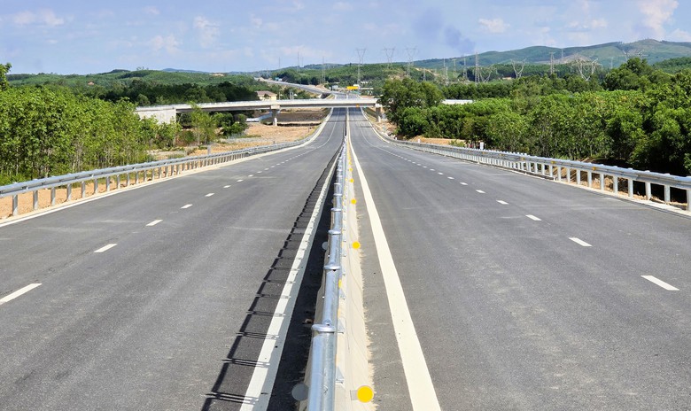 Toàn cảnh cao tốc Vạn Ninh - Cam Lộ trước ngày thông xe- Ảnh 12. Toàn cảnh cao tốc Vạn Ninh - Cam Lộ trước ngày thông xe- Ảnh 12.