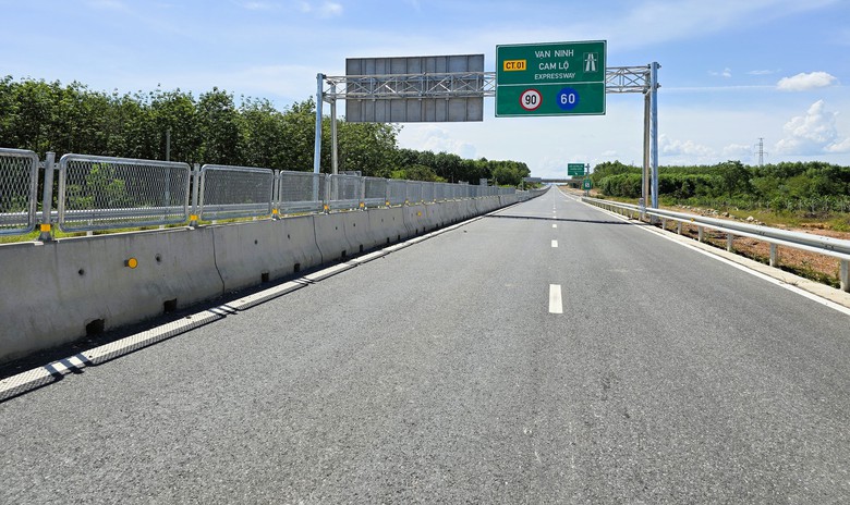 Toàn cảnh cao tốc Vạn Ninh - Cam Lộ trước ngày thông xe- Ảnh 13. Toàn cảnh cao tốc Vạn Ninh - Cam Lộ trước ngày thông xe- Ảnh 13.
