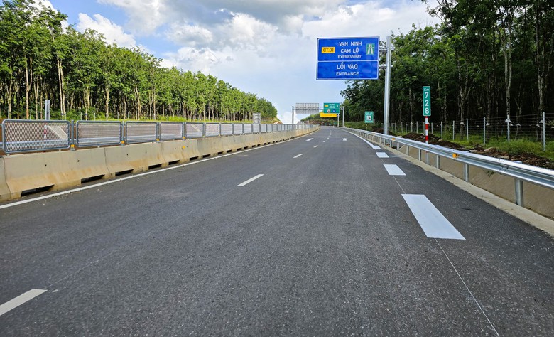 Toàn cảnh cao tốc Vạn Ninh - Cam Lộ trước ngày thông xe- Ảnh 14. Toàn cảnh cao tốc Vạn Ninh - Cam Lộ trước ngày thông xe- Ảnh 14.