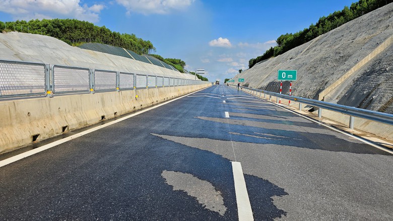 Toàn cảnh cao tốc Vạn Ninh - Cam Lộ trước ngày thông xe- Ảnh 6. Toàn cảnh cao tốc Vạn Ninh - Cam Lộ trước ngày thông xe- Ảnh 6.