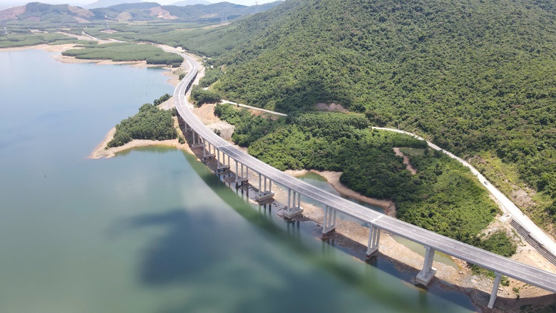 Nỗ lực trước ng&agrave;y th&ocirc;ng xe cao tốc Vũng &Aacute;ng - B&ugrave;ng- Ảnh 1.