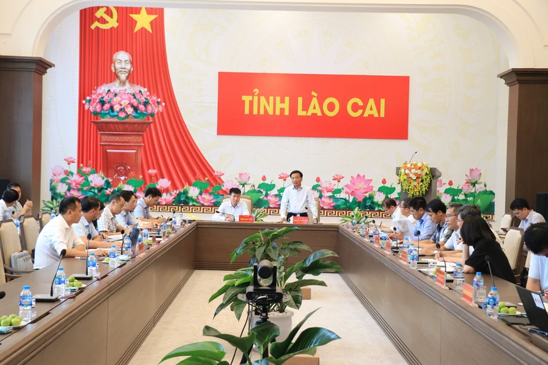 Thứ trưởng Nguyễn Danh Huy kiểm tra vị trí đề xuất xây dựng ga Yên Bái- Ảnh 5. Thứ trưởng Nguyễn Danh Huy kiểm tra vị trí đề xuất xây dựng ga Yên Bái- Ảnh 5.