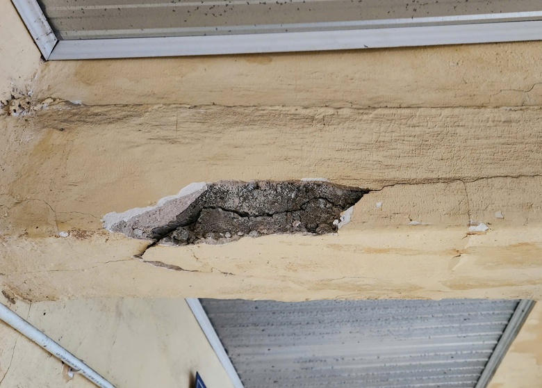 Thanh H&oacute;a: Lớp học nứt to&aacute;c h&agrave;ng trăm học sinh v&agrave; gi&aacute;o vi&ecirc;n lo sợ- Ảnh 3.