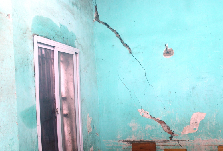 Thanh H&oacute;a: Lớp học nứt to&aacute;c h&agrave;ng trăm học sinh v&agrave; gi&aacute;o vi&ecirc;n lo sợ- Ảnh 4.