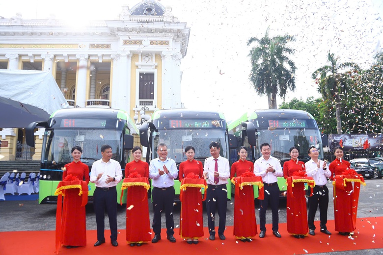 Hà Nội khai trương tuyến buýt điện miễn phí kết nối Lăng Bác - Bờ Hồ- Ảnh 1. Hà Nội khai trương tuyến buýt điện miễn phí kết nối Lăng Bác - Bờ Hồ- Ảnh 1.