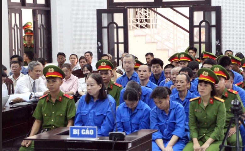 Cần Thơ x&eacute;t xử 23 đối tượng lừa đảo hơn 160 tỷ đồng- Ảnh 2.