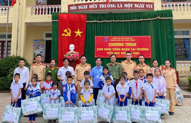 CSGT Nghệ An g&oacute;p lương gi&uacute;p h&agrave;ng chục học sinh kh&oacute; khăn th&ecirc;m động lực viết tiếp tương lai- Ảnh 3.