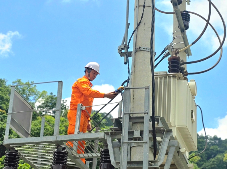 Sửa cơ chế điều h&agrave;nh gi&aacute; điện: Kh&ocirc;ng thể &ldquo;EVN lỗ bao nhi&ecirc;u, d&acirc;n b&ugrave; bấy nhi&ecirc;u&rdquo;- Ảnh 1.