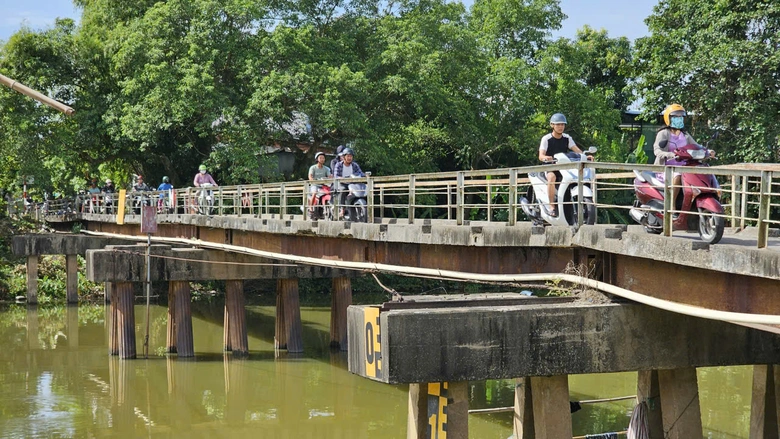 Huế: Người d&acirc;n thấp thỏm mỗi khi đi qua cầu tr&aacute;nh An H&ograve;a- Ảnh 5.