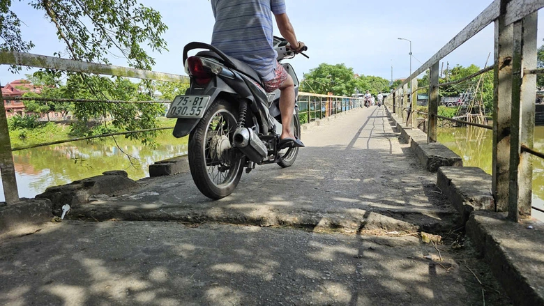 Huế: Người d&acirc;n thấp thỏm mỗi khi đi qua cầu tr&aacute;nh An H&ograve;a- Ảnh 2.
