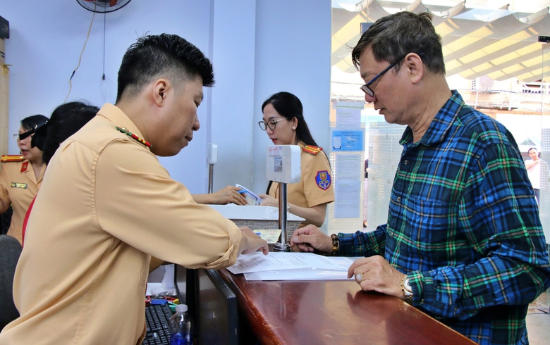 86 phường, x&atilde; tại TP.HCM triển khai đăng k&yacute; xe trực tuyến, kh&ocirc;ng cần mang xe đến c&ocirc;ng an- Ảnh 1.