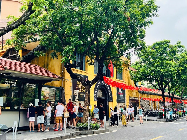 H&agrave; Nội rực rỡ cờ hoa trong ng&agrave;y thu th&aacute;ng T&aacute;m lịch sử- Ảnh 15.