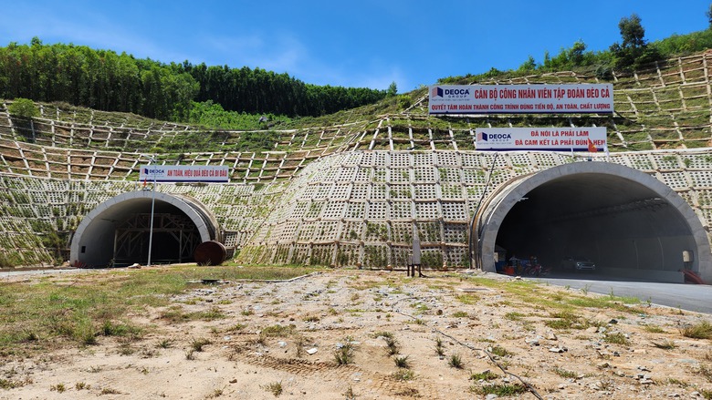 Ho&agrave;n th&agrave;nh vượt tiến độ hầm xuy&ecirc;n n&uacute;i, th&ocirc;ng xe 10km cao tốc Quảng Ng&atilde;i - Ho&agrave;i Nhơn- Ảnh 2.