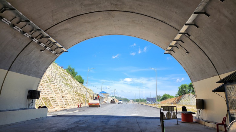 Ho&agrave;n th&agrave;nh vượt tiến độ hầm xuy&ecirc;n n&uacute;i, th&ocirc;ng xe 10km cao tốc Quảng Ng&atilde;i - Ho&agrave;i Nhơn- Ảnh 8.
