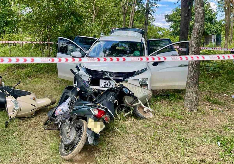L&acirc;m Đồng: Khống chế nh&oacute;m đối tượng "ph&ecirc;" ma t&uacute;y, lao &ocirc; t&ocirc; v&agrave;o lực lượng c&ocirc;ng an- Ảnh 1.