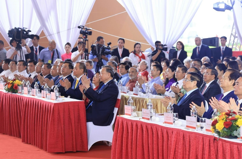 Bộ trưởng Bộ X&acirc;y dựng: 250 c&ocirc;ng tr&igrave;nh khởi c&ocirc;ng, kh&aacute;nh th&agrave;nh l&agrave; lời cam kết về tương lai- Ảnh 3.