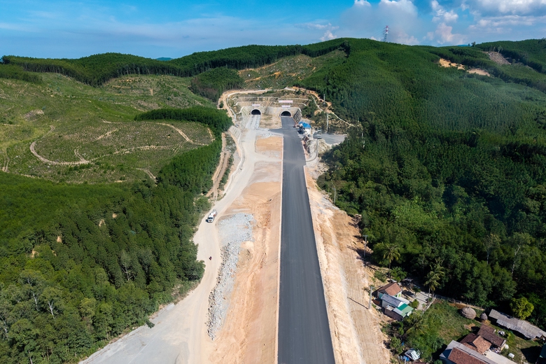 Ho&agrave;n th&agrave;nh vượt tiến độ hầm xuy&ecirc;n n&uacute;i, th&ocirc;ng xe 10km cao tốc Quảng Ng&atilde;i - Ho&agrave;i Nhơn- Ảnh 11.