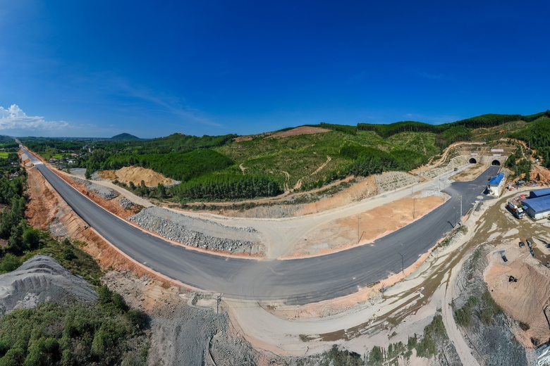 Ho&agrave;n th&agrave;nh vượt tiến độ hầm xuy&ecirc;n n&uacute;i, th&ocirc;ng xe 10km cao tốc Quảng Ng&atilde;i - Ho&agrave;i Nhơn- Ảnh 9.