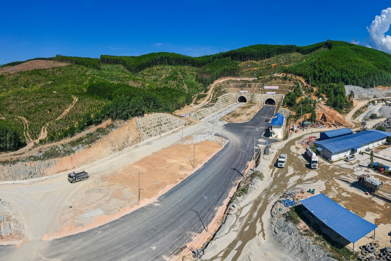 Ho&agrave;n th&agrave;nh vượt tiến độ hầm xuy&ecirc;n n&uacute;i, th&ocirc;ng xe 10km cao tốc Quảng Ng&atilde;i - Ho&agrave;i Nhơn- Ảnh 10.