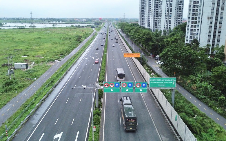 N&ecirc;n nh&acirc;n rộng cấm xe tải đi l&agrave;n 1 tr&ecirc;n cao tốc