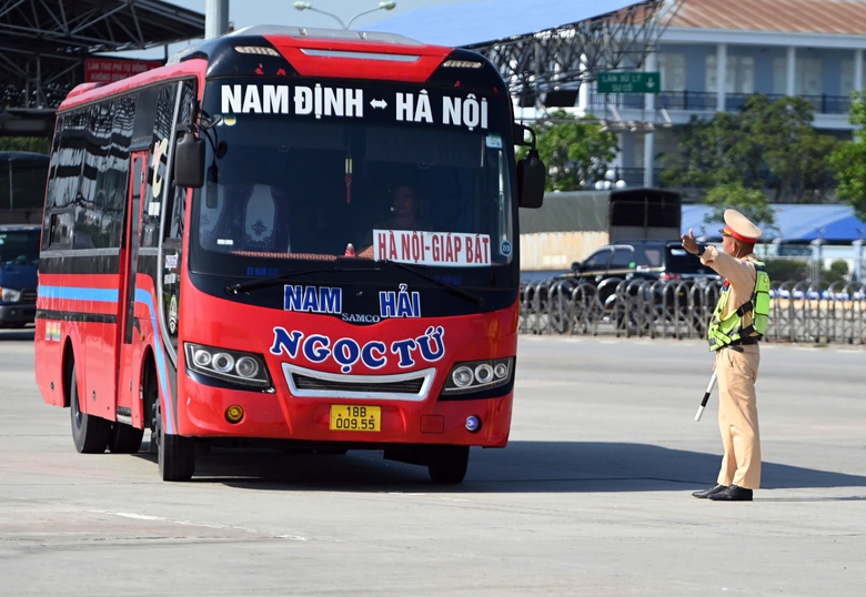 Điều chỉnh d&ograve;ng phương tiện hướng về H&agrave; Nội để phục vụ Lễ kỷ niệm 80 năm Quốc kh&aacute;nh 2/9- Ảnh 1.