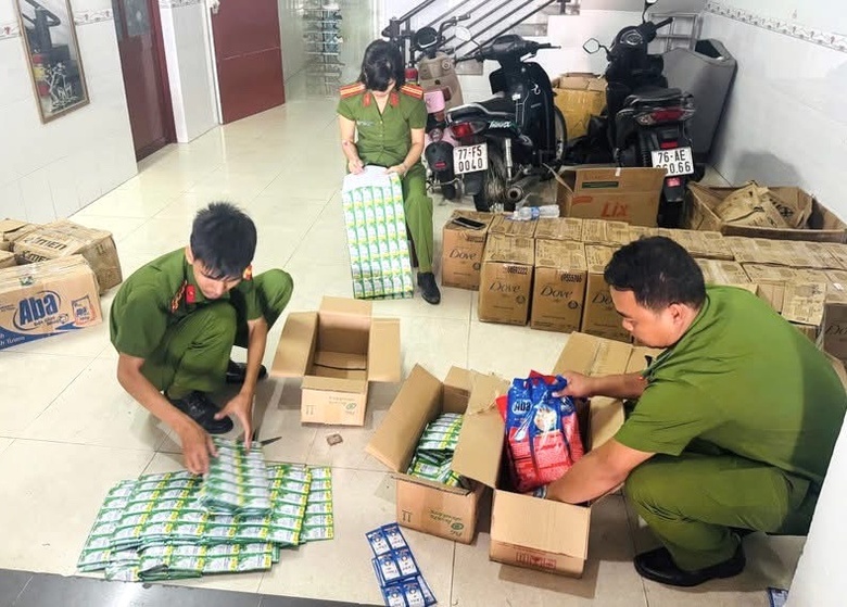 Mang 40.000 sản phẩm nghi h&agrave;ng giả từ Nghệ An v&agrave;o Gia Lai chờ ti&ecirc;u thụ- Ảnh 1.