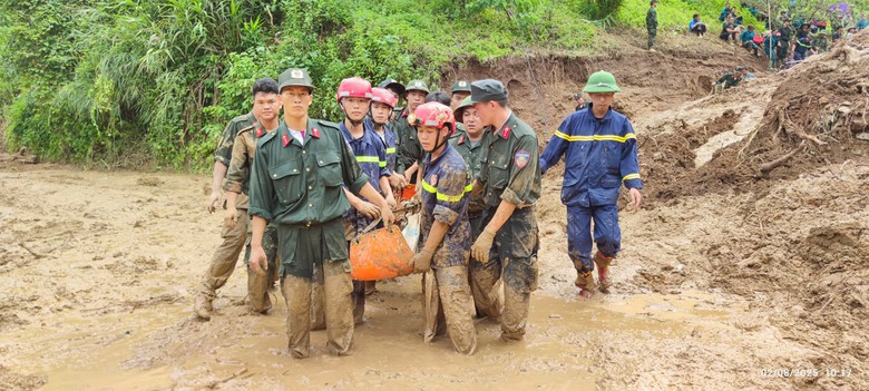 Điện Bi&ecirc;n: T&igrave;m thấy thi thể 5 nạn nh&acirc;n, hơn 300 điểm sạt sụt chặn đường cứu hộ- Ảnh 2.