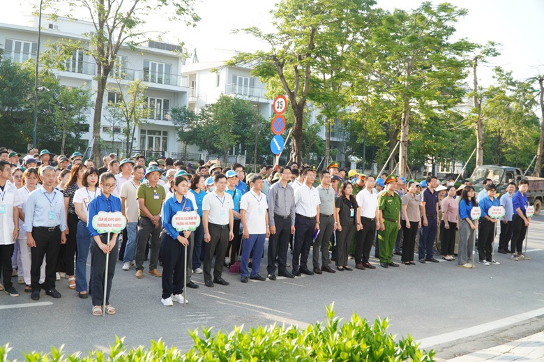 C:\Users\HP\Desktop\HN Ra qu&acirc;n\Ph&uacute; Thượng\1.JPG