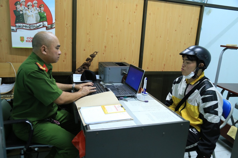 Chưa đầy 10 giờ, c&ocirc;ng an đ&atilde; bắt gọn nghi phạm 3 vụ cướp t&aacute;o tợn trong đ&ecirc;m ở Đồng Nai- Ảnh 1.