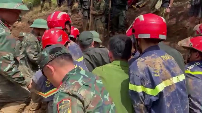 Điện Bi&ecirc;n: T&igrave;m thấy thi thể 5 nạn nh&acirc;n, hơn 300 điểm sạt sụt chặn đường cứu hộ- Ảnh 8.