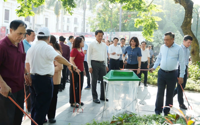 X&atilde;, phường ở H&agrave; Nội đồng loạt ra qu&acirc;n tổng vệ sinh m&ocirc;i trường, chỉnh trang đ&ocirc; thị- Ảnh 3.