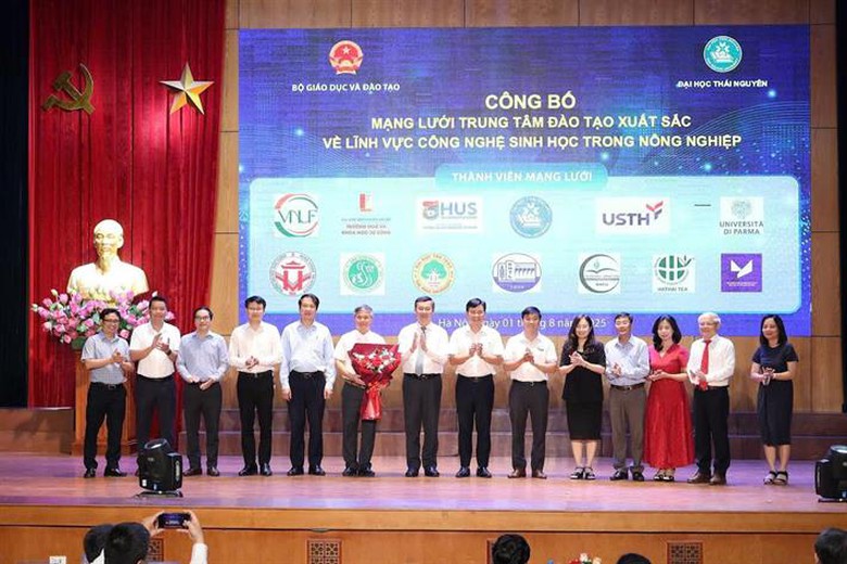 Ra mắt 7 mạng lưới trung tâm đào tạo xuất sắc phục vụ chuyển đổi số quốc gia- Ảnh 2. Ra mắt 7 mạng lưới trung tâm đào tạo xuất sắc phục vụ chuyển đổi số quốc gia- Ảnh 2.