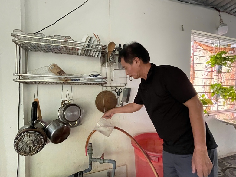 Giếng nhiễm mặn, h&agrave;ng trăm hộ d&acirc;n v&ugrave;ng ốc đảo ở Quy Nhơn kh&aacute;t nước sạch- Ảnh 6.