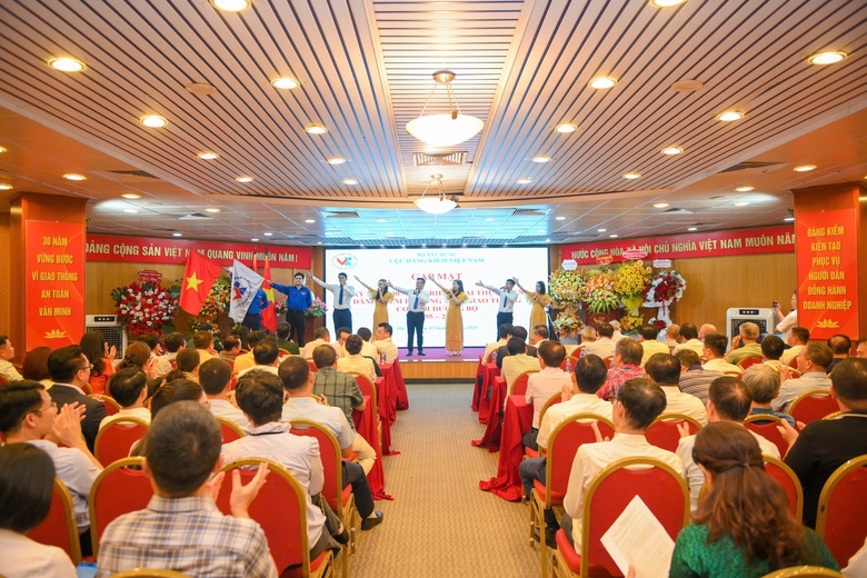 Đăng kiểm sau ba thập kỷ: Tách bạch quản lý - dịch vụ, hướng tới chuẩn quốc tế- Ảnh 5. Đăng kiểm sau ba thập kỷ: Tách bạch quản lý - dịch vụ, hướng tới chuẩn quốc tế- Ảnh 5.