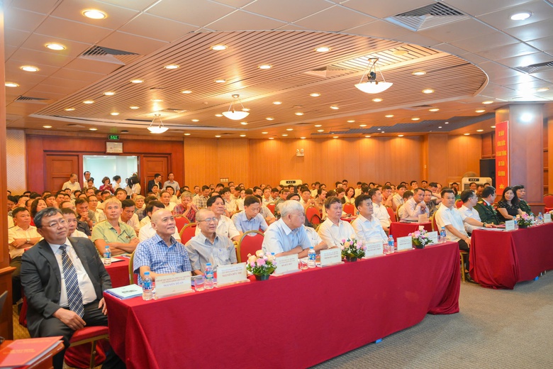 Đăng kiểm sau ba thập kỷ: Tách bạch quản lý - dịch vụ, hướng tới chuẩn quốc tế- Ảnh 4. Đăng kiểm sau ba thập kỷ: Tách bạch quản lý - dịch vụ, hướng tới chuẩn quốc tế- Ảnh 4.