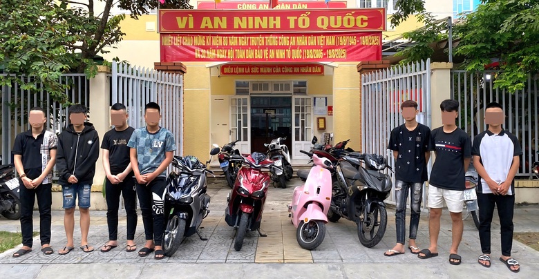 Tạm giữ nh&oacute;m c&ocirc;n đồ đ&aacute;nh người đến m&ugrave; mắt ở Đ&agrave; Nẵng- Ảnh 1.