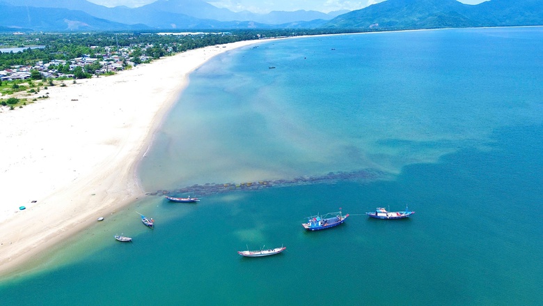 Huế: Chi gần 10 tỷ đồng để nạo vét, cửa biển vẫn bồi lấp trở lại- Ảnh 8. Huế: Chi gần 10 tỷ đồng để nạo vét, cửa biển vẫn bồi lấp trở lại- Ảnh 8.