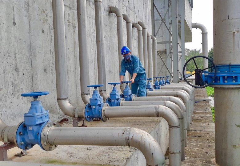 Việt Nam đang c&oacute; khoảng 250 doanh nghiệp cấp nước đ&ocirc; thị với 1.000 nh&agrave; m&aacute;y nước sạch đ&ocirc; thị v&agrave; n&ocirc;ng th&ocirc;n phụ cận.