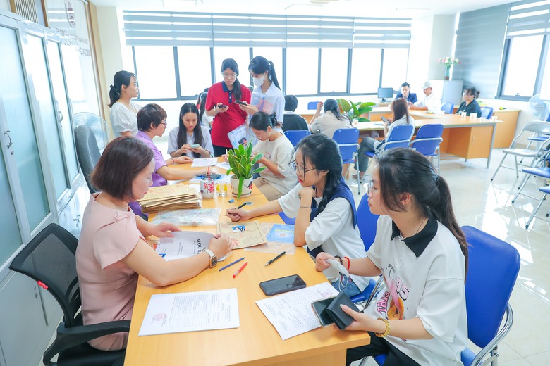 Bộ Gi&aacute;o dục điều chỉnh kế hoạch x&eacute;t tuyển v&agrave; lọc ảo đại học 2025- Ảnh 1.