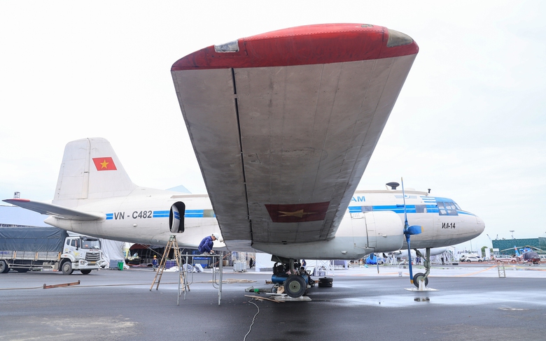 Cận cảnh chuy&ecirc;n cơ từng chở B&aacute;c Hồ tại Triển l&atilde;m th&agrave;nh tựu đất nước